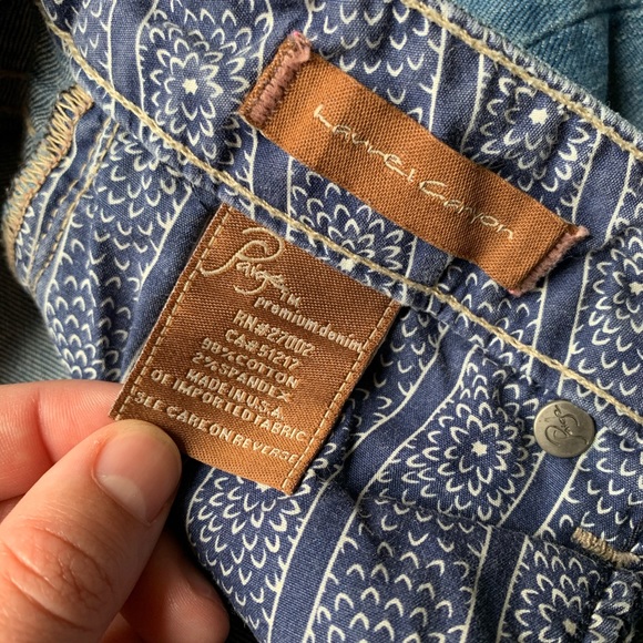 Paige Laurel Canyon Bootcut Light Wash 30.5” USA - Picture 9 of 10